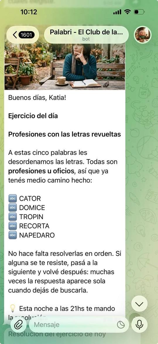Captura del bot: ejercicio de anagramas con cinco profesiones para ordenar
